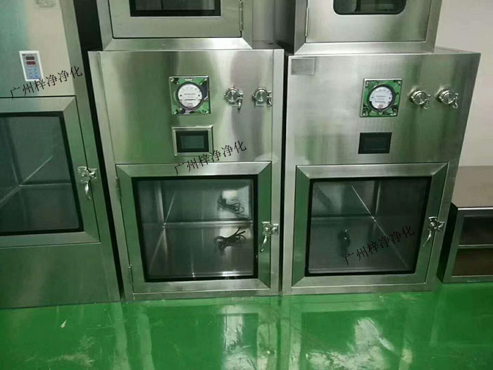 層流傳遞窗適用于需要隔離不同潔凈度級別的房間，如潔凈室與普通房間之間的連接、不同潔凈度級別潔凈室之間的連接等。