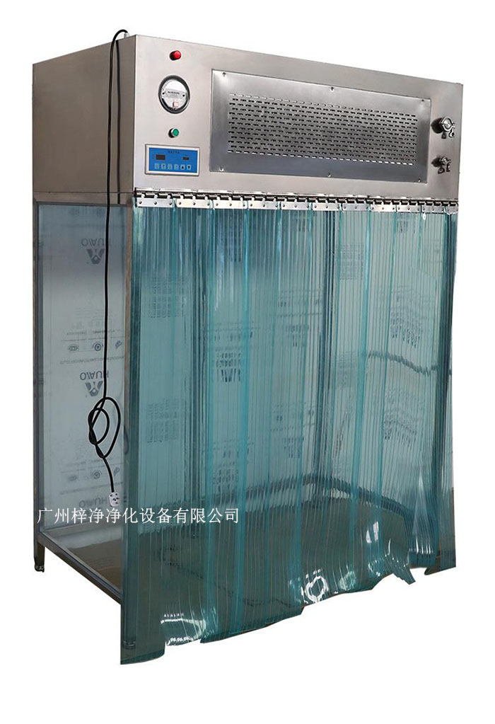 百級潔凈層流罩它主要由箱體、風機、初效空氣過濾器、高效空氣過濾器、阻尼層、燈具等組成。