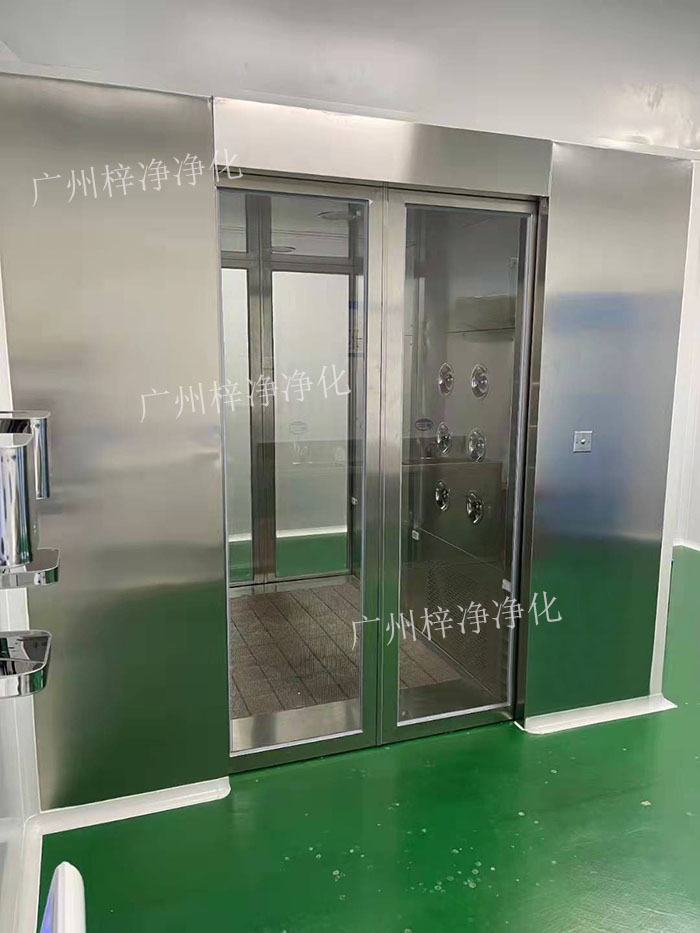 對于貨淋室，則通常位于物料進入潔凈室的位置