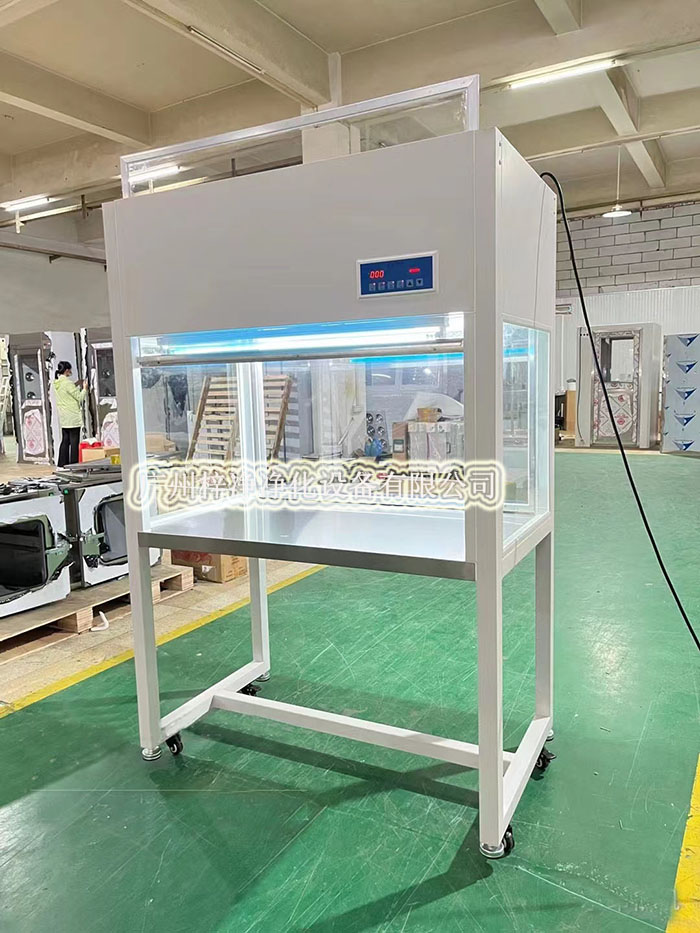 超凈工作臺通過高效過濾器提供單向或垂直單向氣流，形成局部潔凈區(qū)。