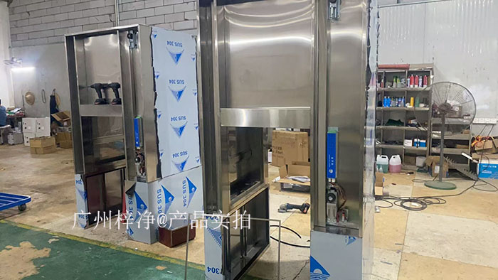 全自動(dòng)感應(yīng)輸送帶傳遞窗的電氣問題處理需要從選型、安裝、運(yùn)行、維護(hù)、故障處理及安全注意事項(xiàng)等多方面進(jìn)行全面考慮。