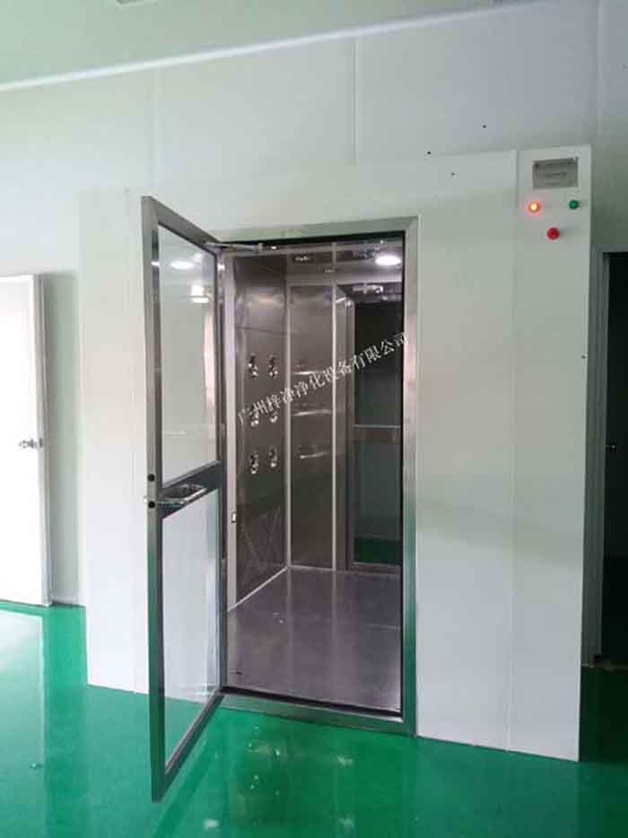 風(fēng)淋室安裝現(xiàn)場(chǎng)實(shí)拍圖 風(fēng)淋室安裝現(xiàn)場(chǎng)實(shí)拍圖