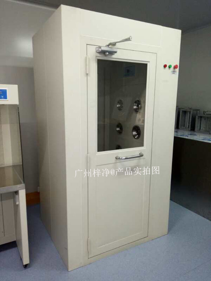 風(fēng)淋室運行過程中產(chǎn)生的噪音可能會對操作人員造成不適，影響工作效率。