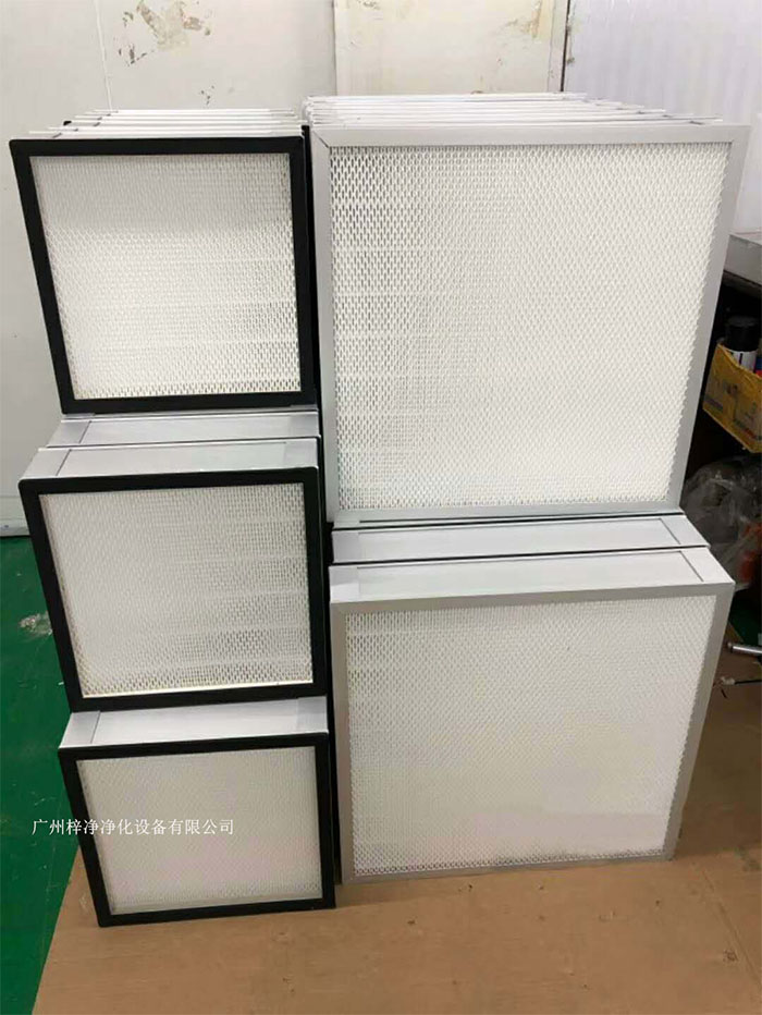 ULPA高效過濾器適用于對(duì)潔凈度要求極高的領(lǐng)域，如生物制藥、半導(dǎo)體潔凈室等。